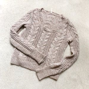 SALE‼️ FREE PEOPLE Sweater White and Light Pink